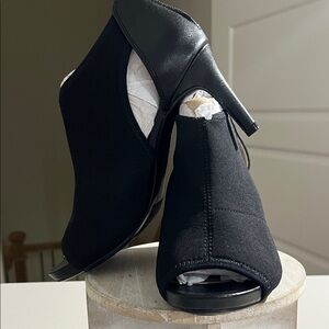 Life Stride Black Peep-Toe Heels
